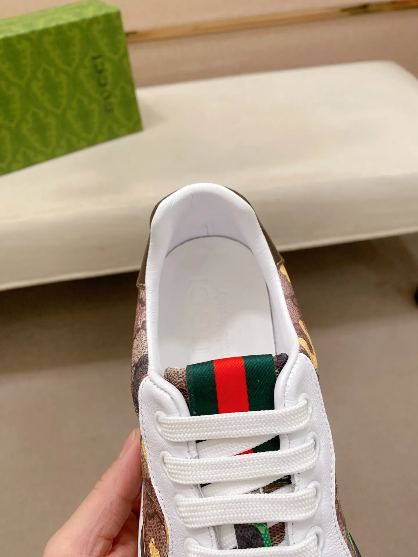 Ex-factory price 380💰【Gucci】Gucci men’s latest series of casual shoes! The official website is built 1:1. The upper is made of imported high-quality cowhide, and the lining is made of high-quality sheepskin, which is soft and comfortable. Picky selection of materials and exquisite workmanship give you the best enjoyment. Number of yards: 38-44 yards.